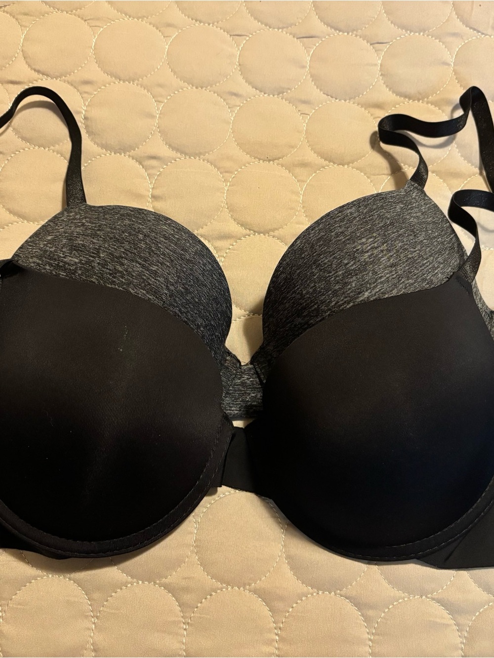 Seamless T-Shirt Bra in Black and Heather Gray